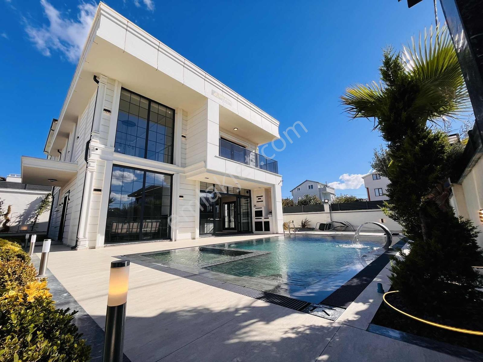 Re/max Kıyı Dan Satılık Havuzlu Müstakil Alt Yapılı Villa