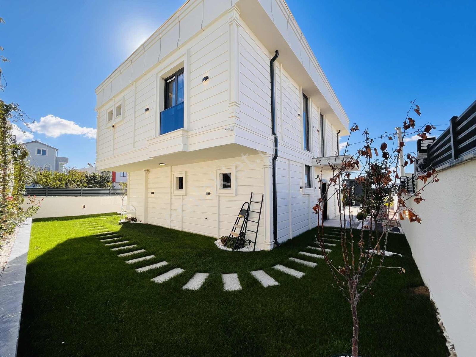 Re/max Kıyı Dan Satılık Havuzlu Müstakil Alt Yapılı Villa — fotoğraf 4