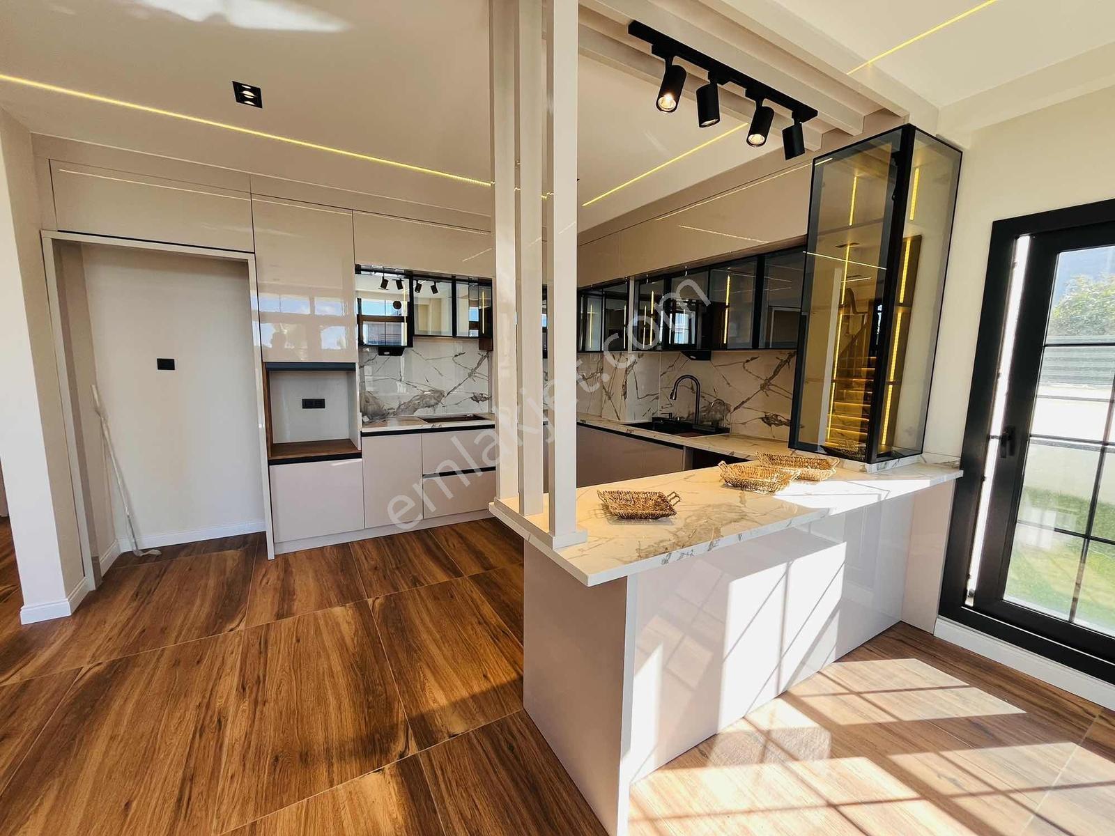 Re/max Kıyı Dan Satılık Havuzlu Müstakil Alt Yapılı Villa — fotoğraf 9