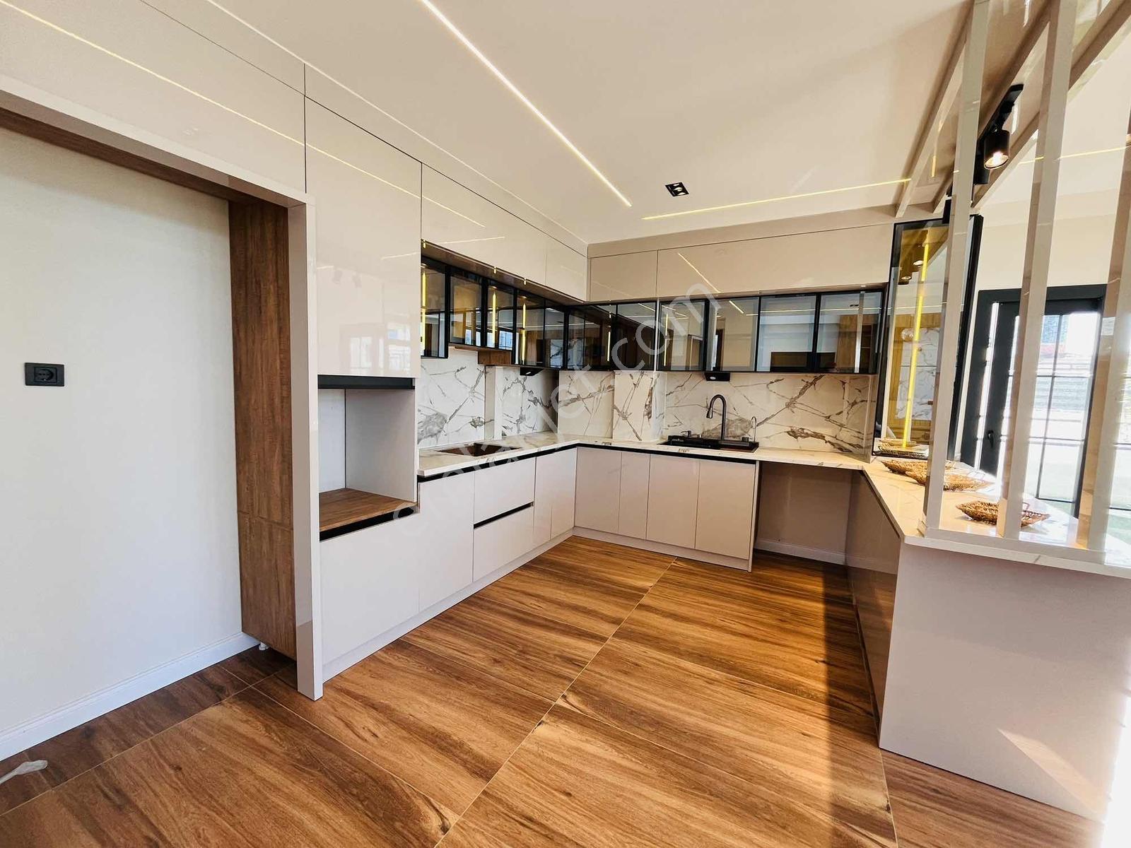 Re/max Kıyı Dan Satılık Havuzlu Müstakil Alt Yapılı Villa — fotoğraf 10