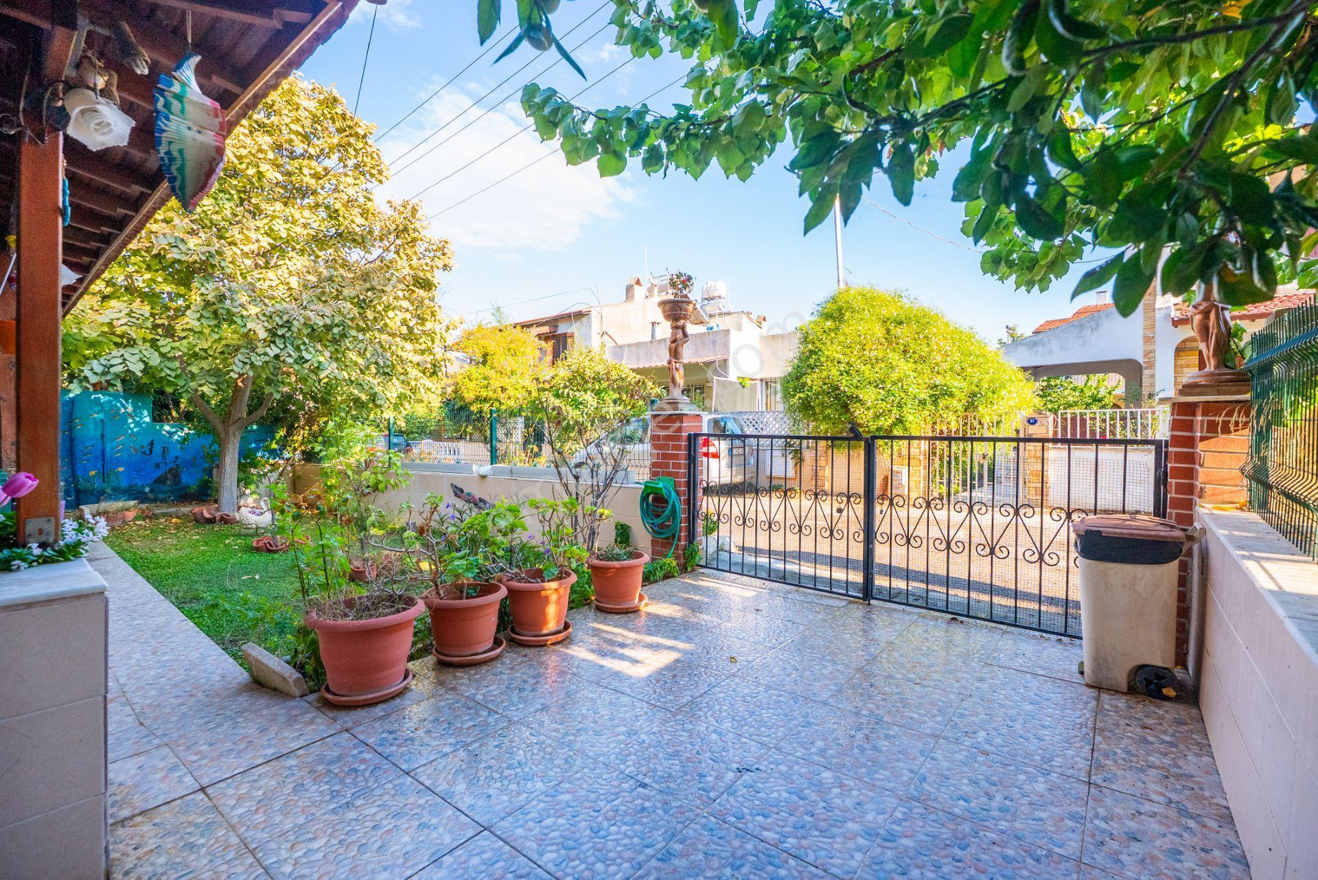 Urla Çeşmealtında Denize 200 Metre Satılık Bahçeli 5+1 Villa — fotoğraf 6
