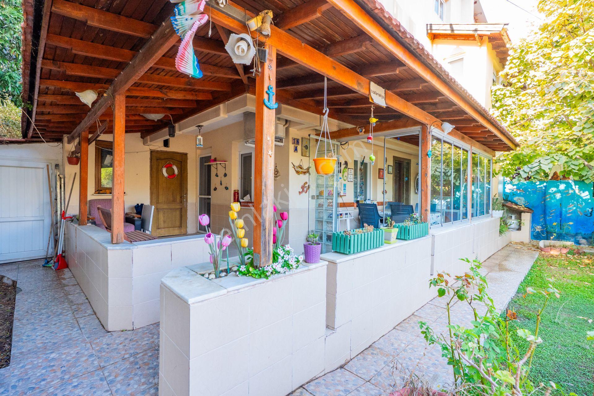 Urla Çeşmealtında Denize 200 Metre Satılık Bahçeli 5+1 Villa — fotoğraf 7