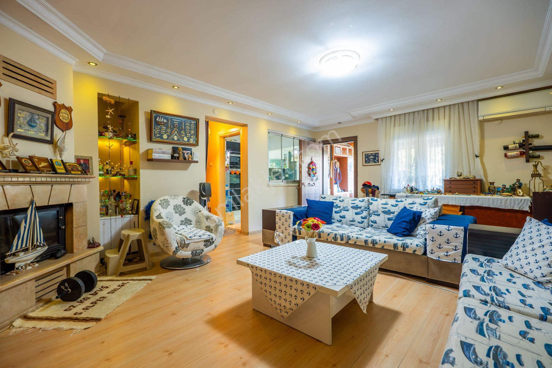 Urla Çeşmealtında Denize 200 Metre Satılık Bahçeli 5+1 Villa — fotoğraf 13