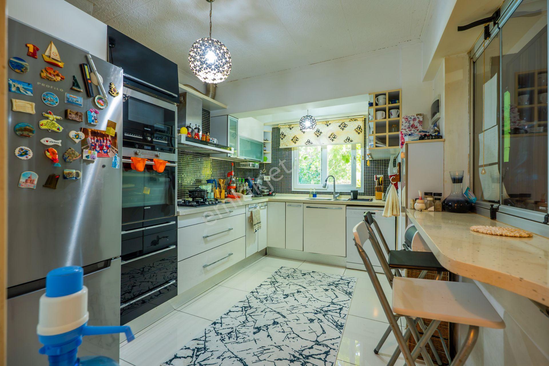 Urla Çeşmealtında Denize 200 Metre Satılık Bahçeli 5+1 Villa — fotoğraf 14