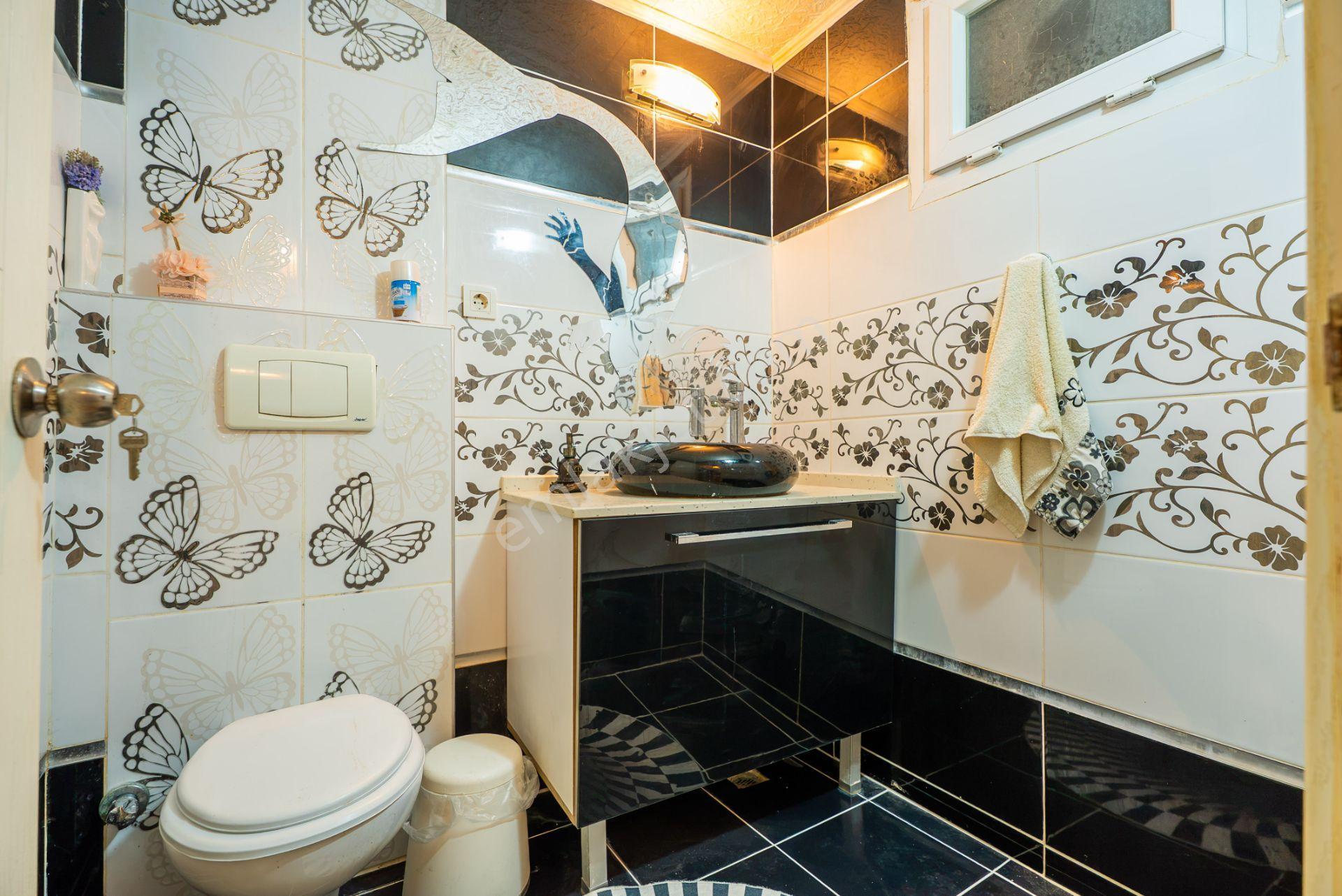 Urla Çeşmealtında Denize 200 Metre Satılık Bahçeli 5+1 Villa — fotoğraf 17