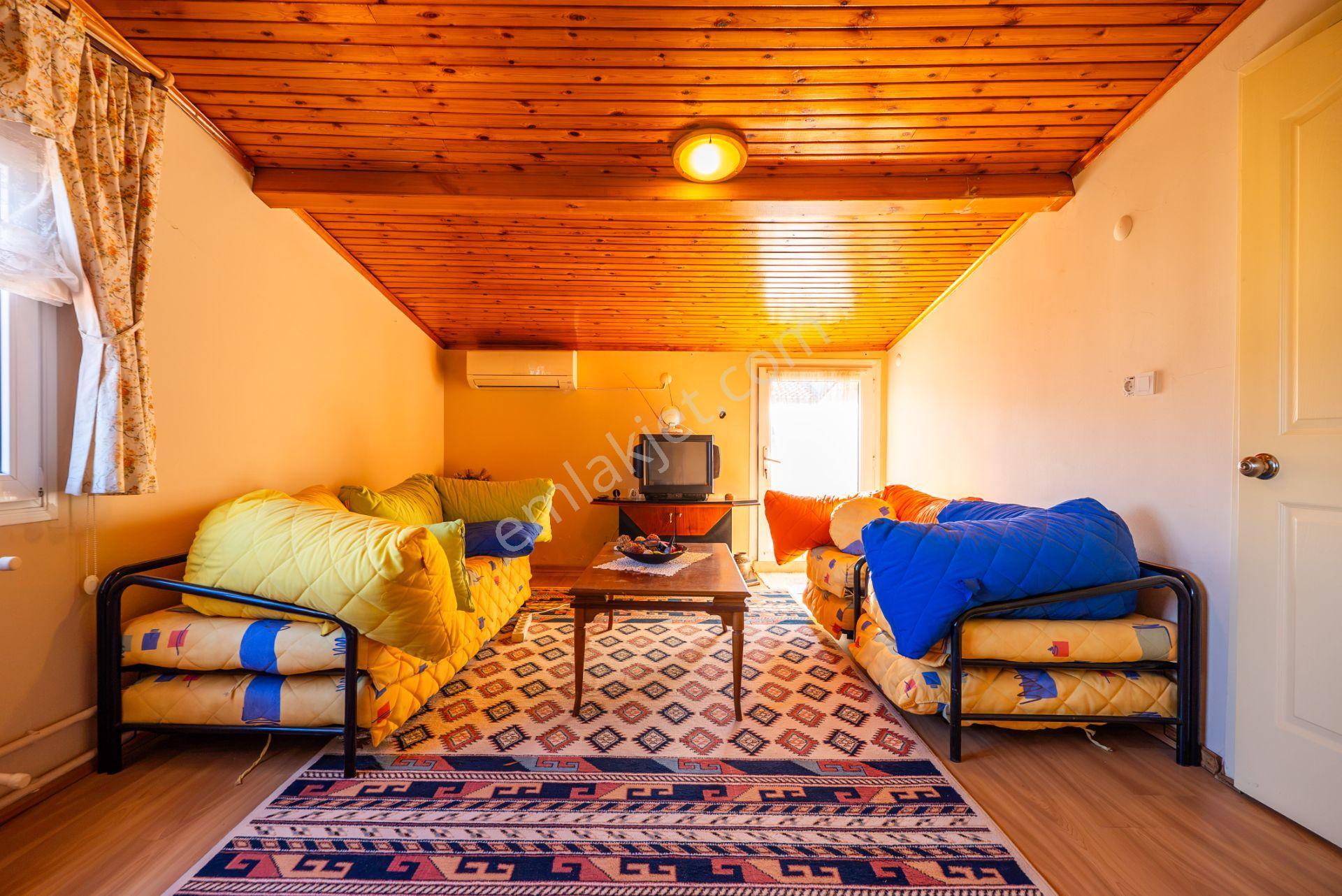 Urla Çeşmealtında Denize 200 Metre Satılık Bahçeli 5+1 Villa — fotoğraf 25