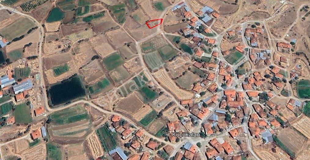 Köy Yerleşık Alanı İçınde | Kadastral Yola Cephelı