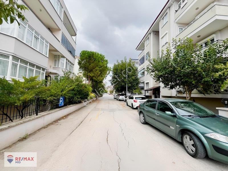 Remax Mid 'den -bahçelievlerde 3+1 Yüksek Girişi Satılık Daire — fotoğraf 3