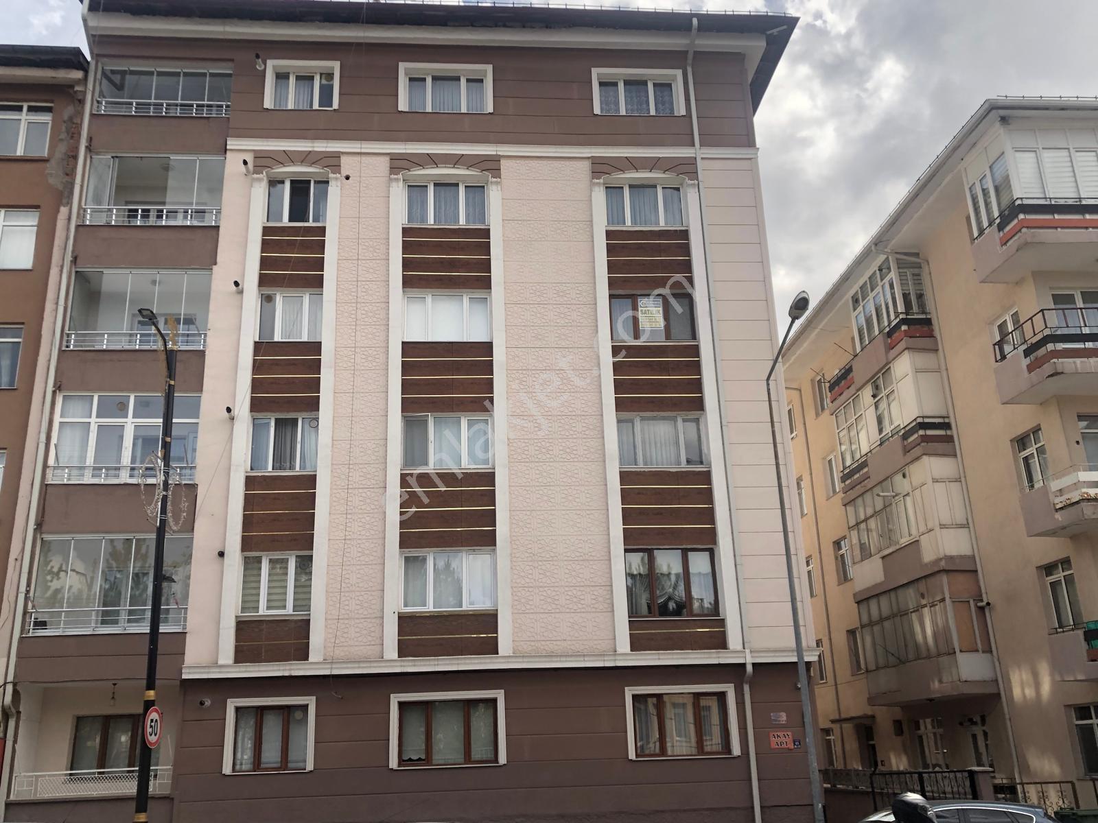 C.k'danşehir Merkezinde Millet Bahçesi Yanında 3+1 Satılık Daire