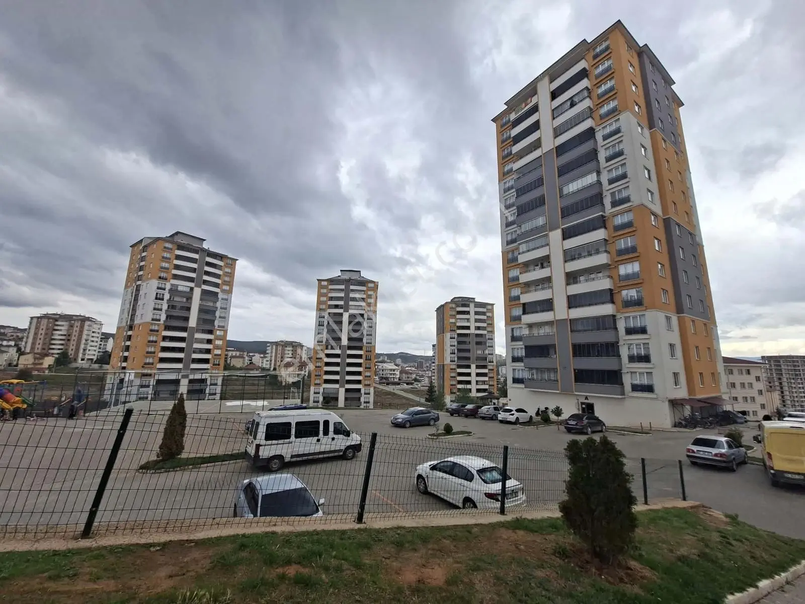 Değişim Emlak'Tan Tosya Yolu Kaan Sitesinde Satılık 2+1 Daire