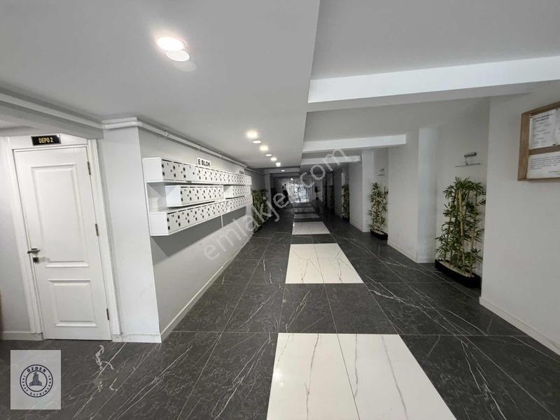 Özden Gayrimenkul'den Safir Sitesinde 3+1 Satılık Daire — fotoğraf 4