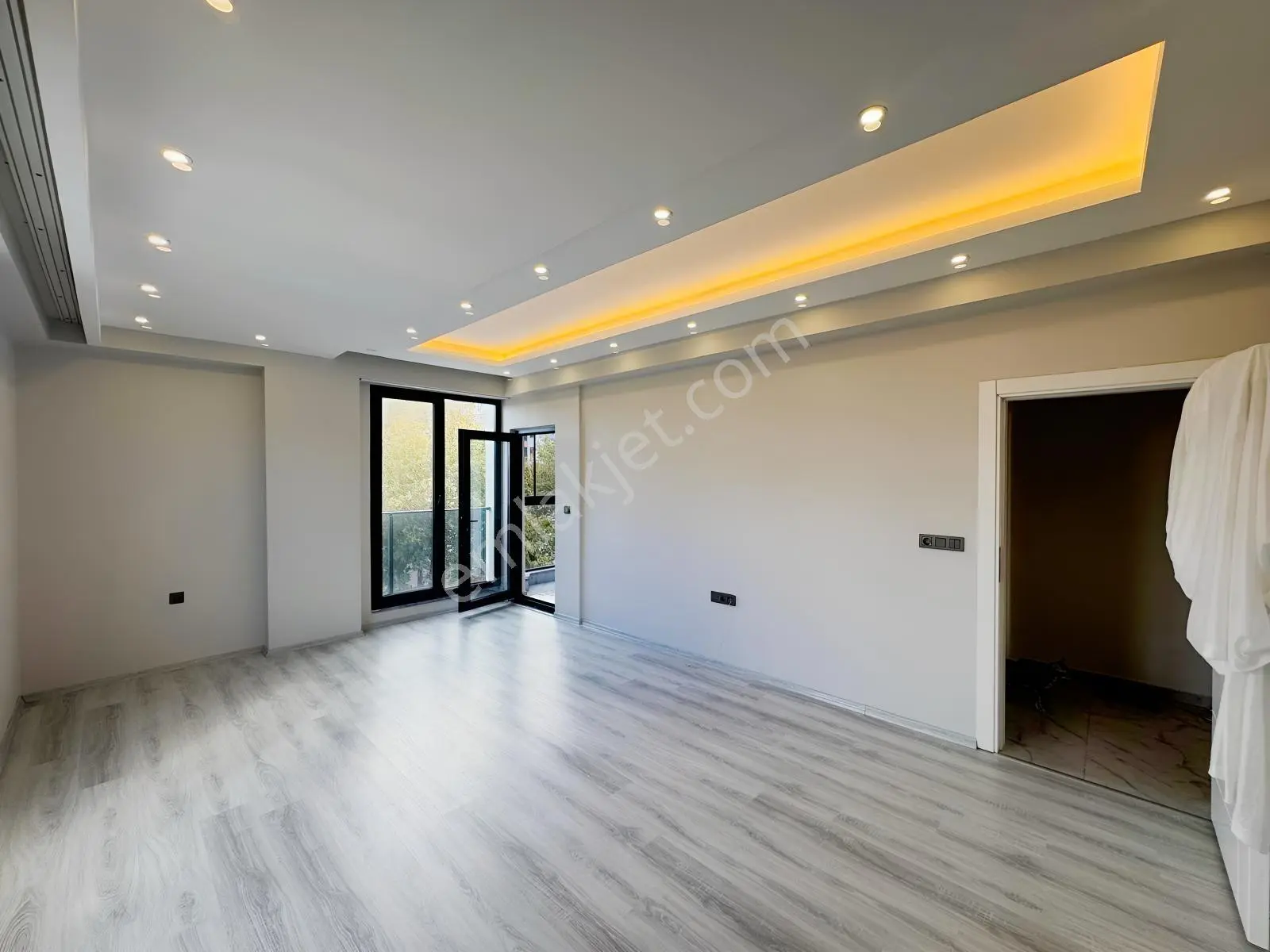 Altınovada Lüks Deniz Doğa Şehir Manzaralı 2+1 Daire