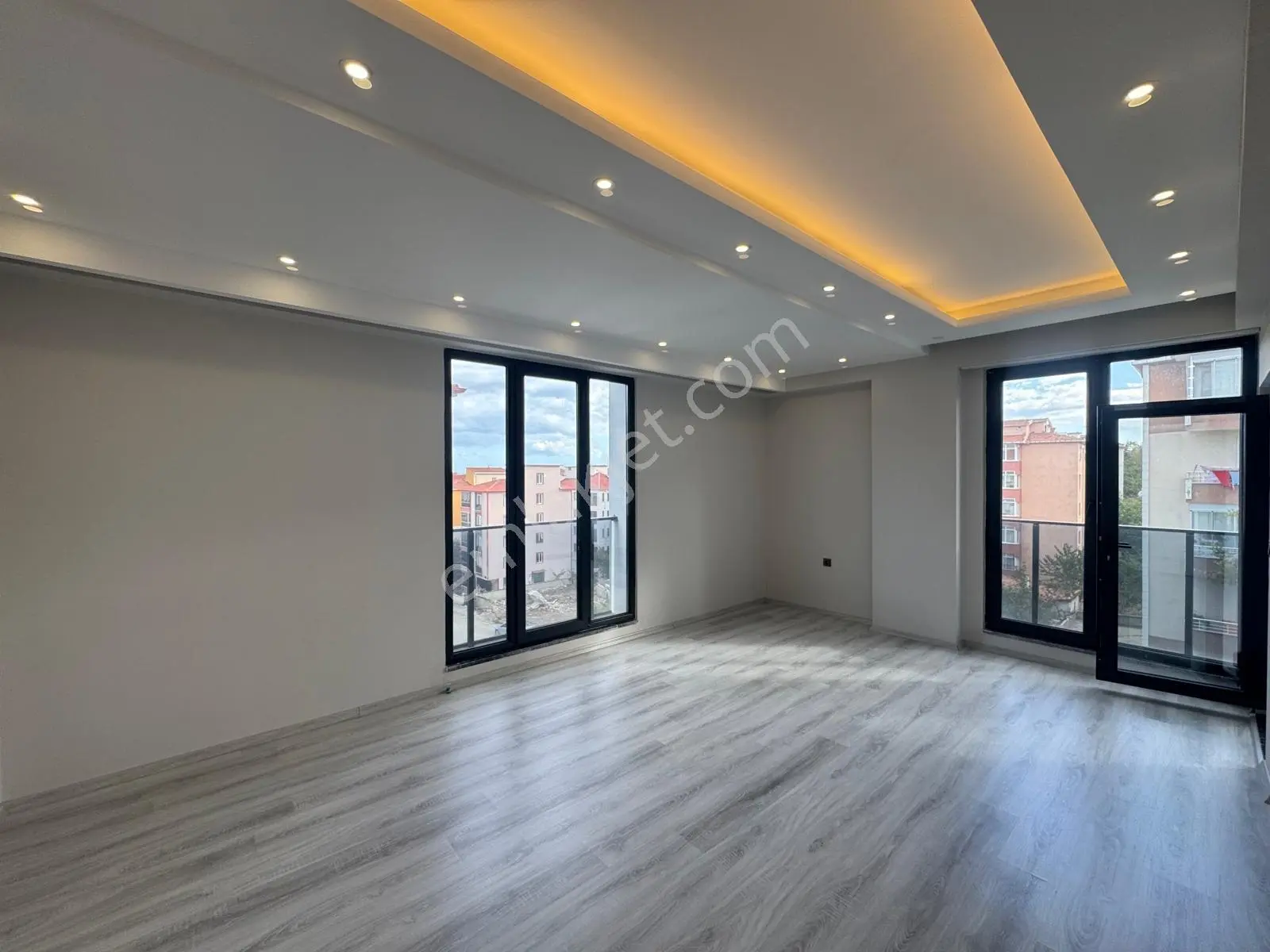 Altınovada Lüks Deniz Doğa Şehir Manzaralı 2+1 Daire — fotoğraf 4