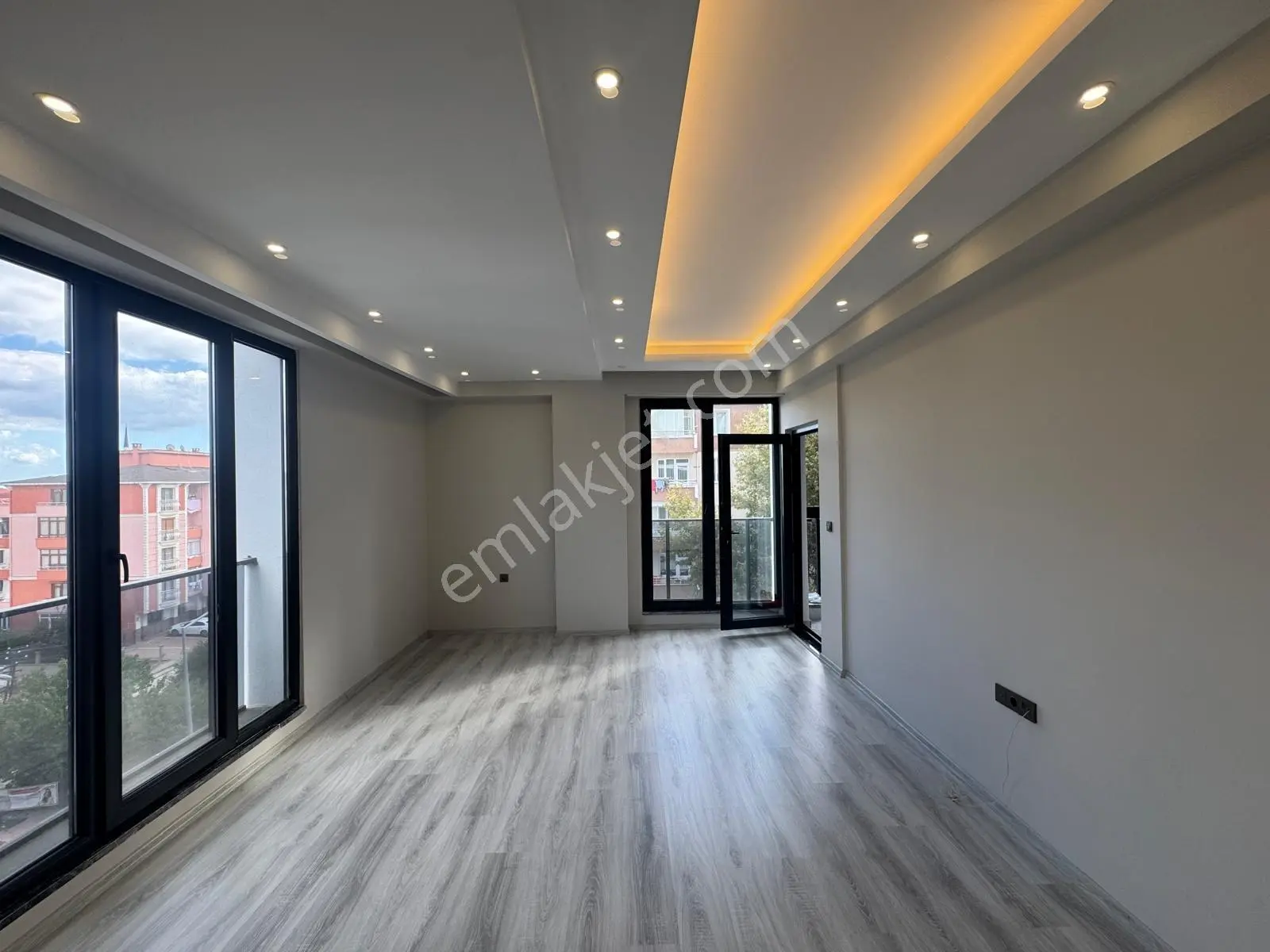 Altınovada Lüks Deniz Doğa Şehir Manzaralı 2+1 Daire — fotoğraf 5