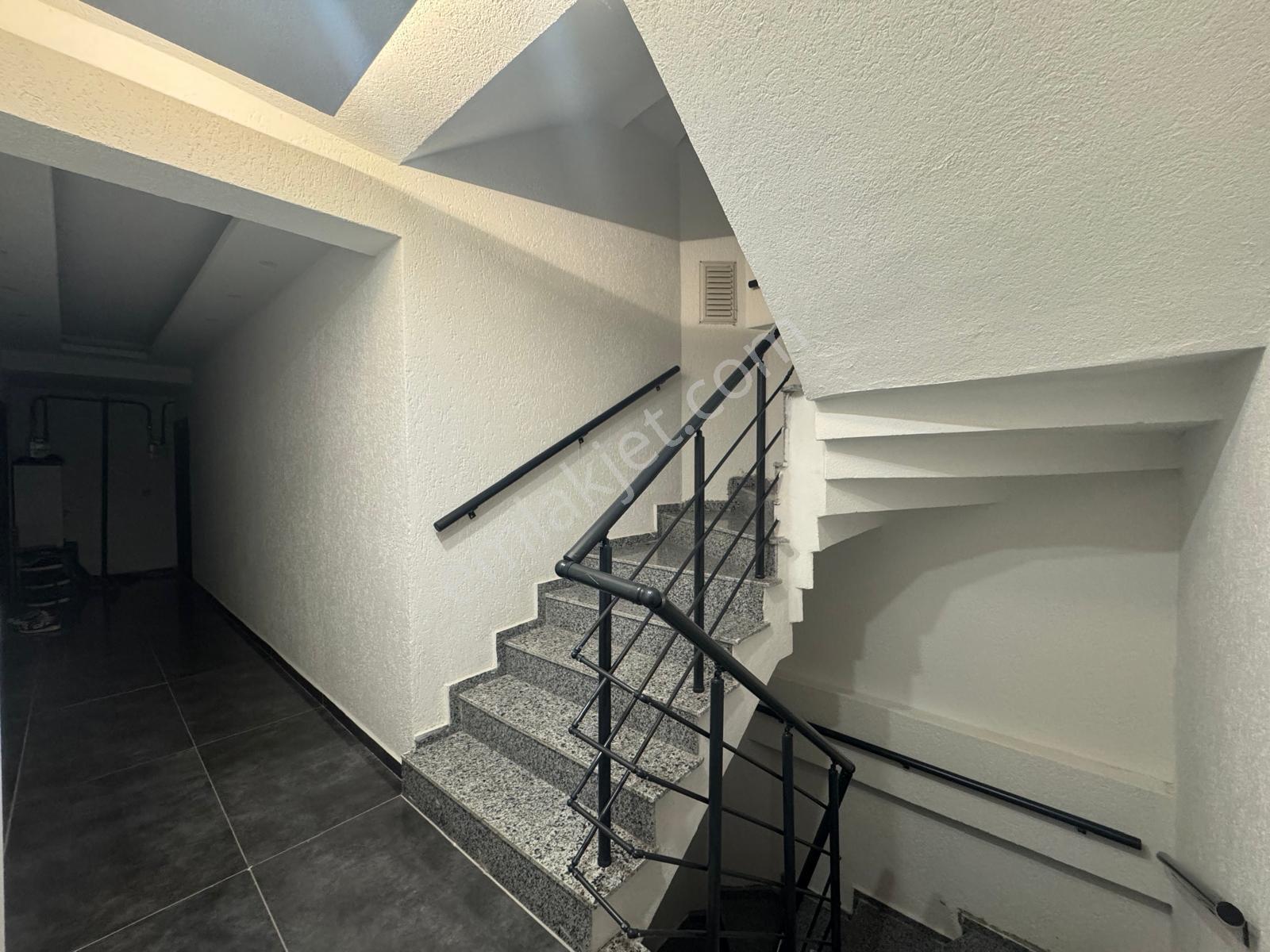 Altınovada Lüks Deniz Doğa Şehir Manzaralı 2+1 Daire — fotoğraf 32