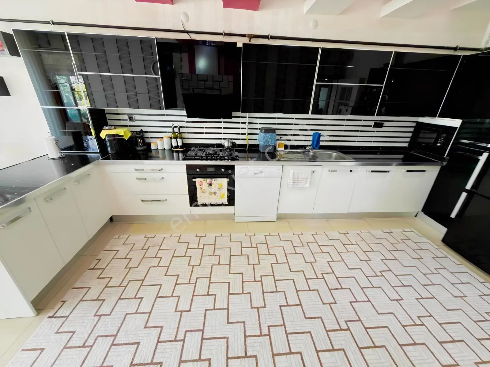50lik Yolda Kavşak Üzeri 4+1 Fırsat Dire — fotoğraf 3