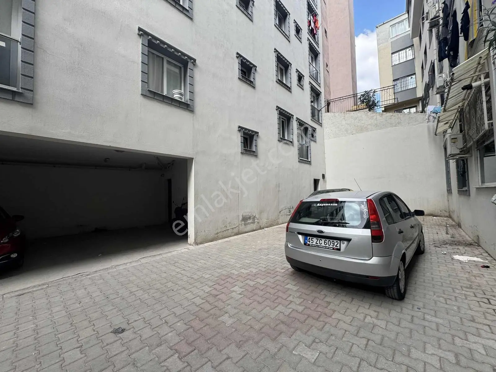 Msg'den Bozyaka Pazaryerine 150 M.- Yeni Binada 2+1 Fırsat Daire — fotoğraf 43