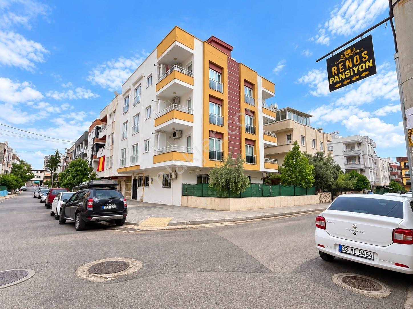 Remax Palm'Den Bahçelievlerde Toros Üni.'Ye 2Dk Satılık 2+1