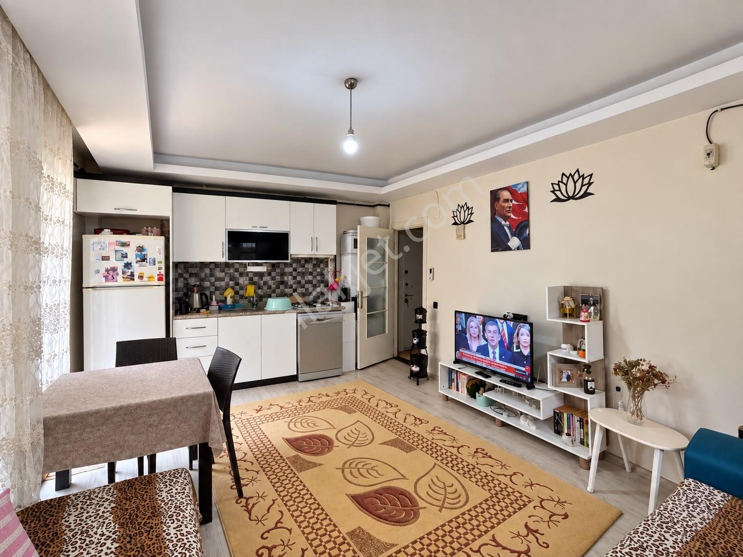 Remax Palm'den Bahçelievlerde Toros Üni.'ye 2dk Satılık 2+1 — fotoğraf 2