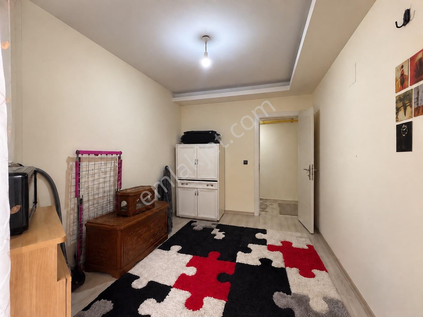 Remax Palm'den Bahçelievlerde Toros Üni.'ye 2dk Satılık 2+1 — fotoğraf 7
