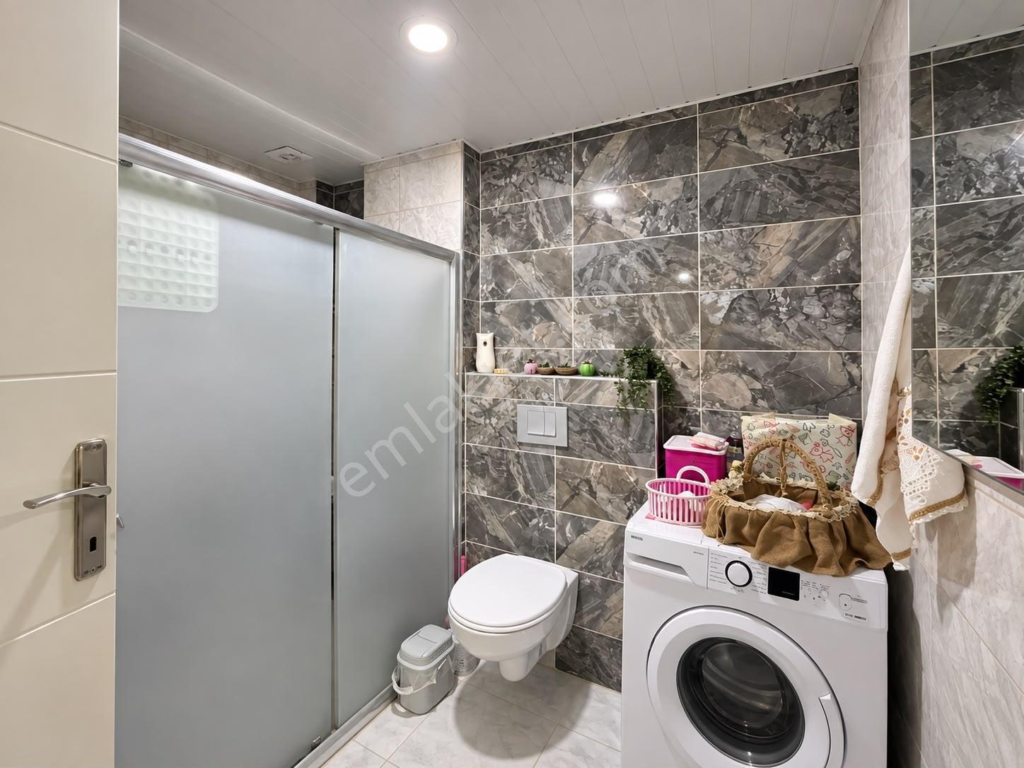 Remax Palm'den Bahçelievlerde Toros Üni.'ye 2dk Satılık 2+1 — fotoğraf 12