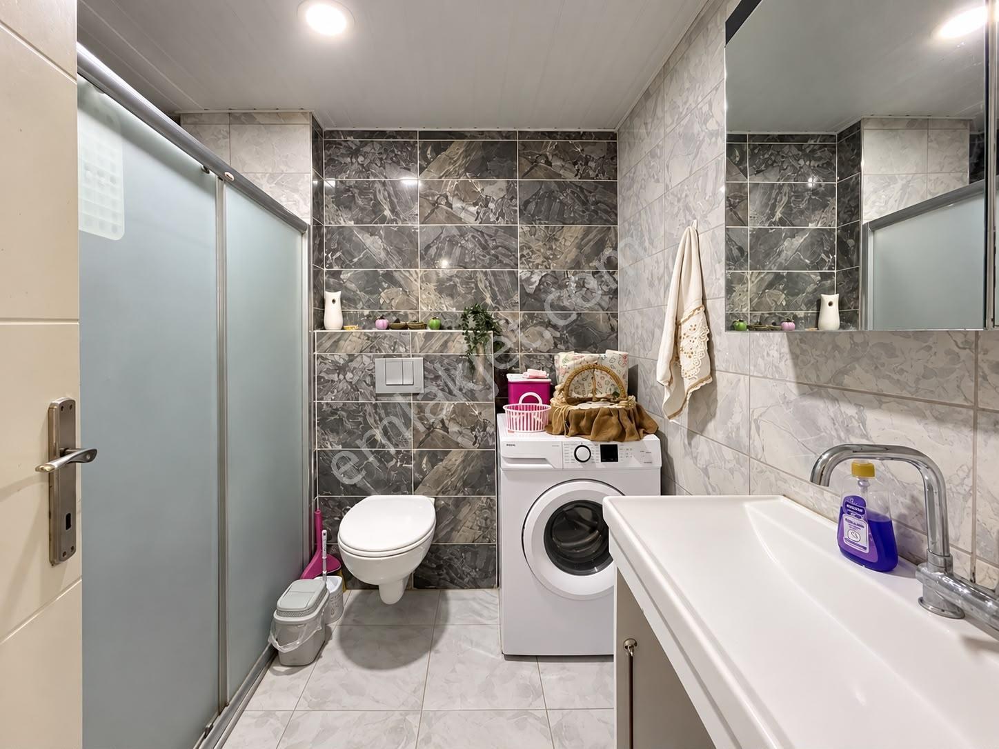 Remax Palm'den Bahçelievlerde Toros Üni.'ye 2dk Satılık 2+1 — fotoğraf 13