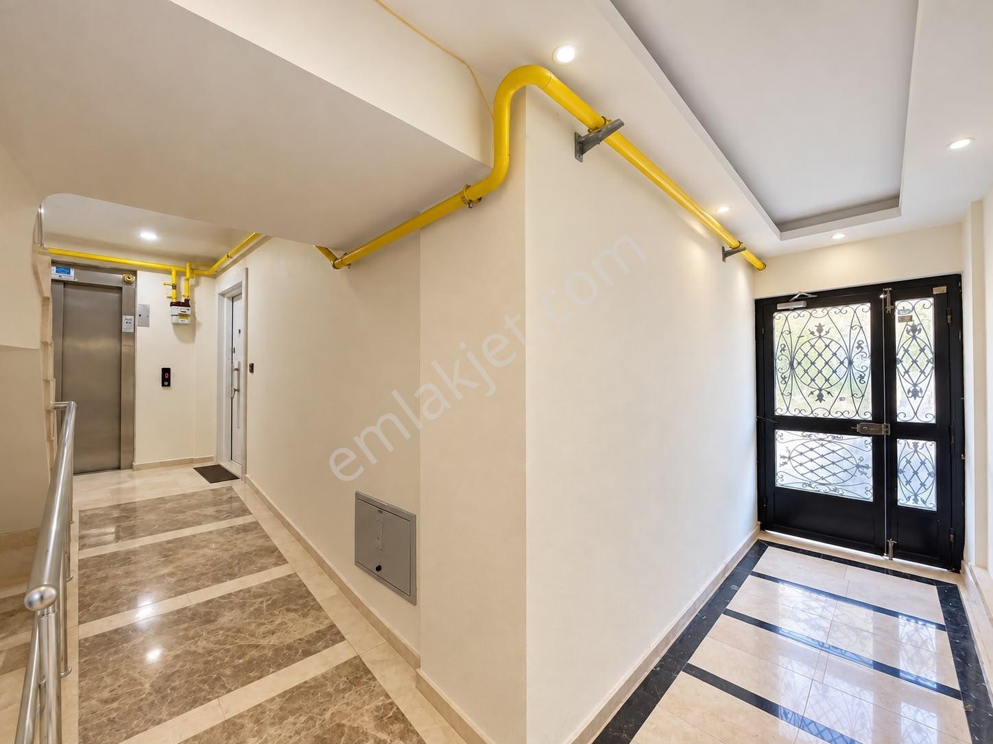 Remax Palm'den Bahçelievlerde Toros Üni.'ye 2dk Satılık 2+1 — fotoğraf 16