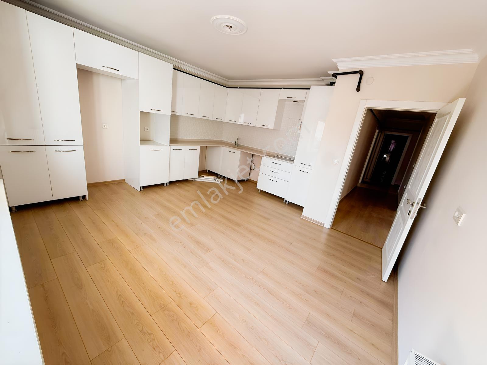 Vatan'dan Bağlarbaşı'nda 1. Kat Ön Cephe 3+1 Bağımsız 150 M2!!!! — fotoğraf 2