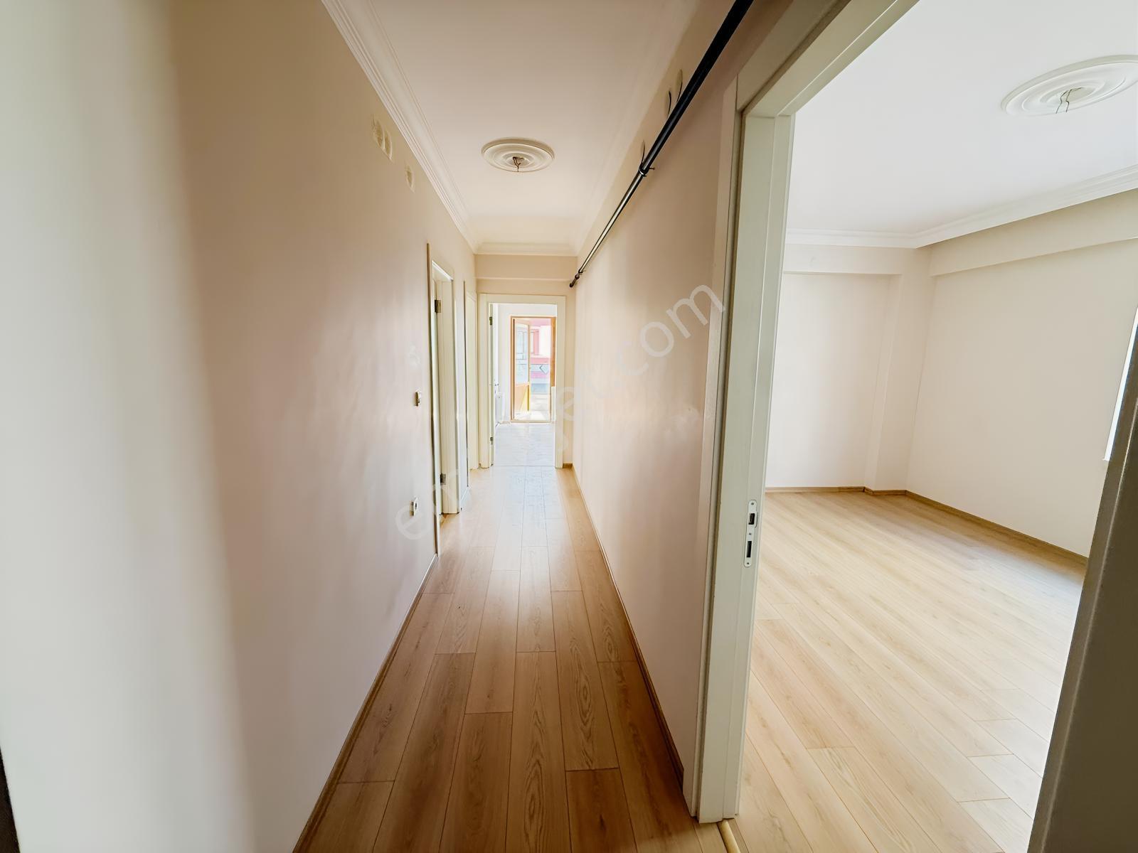 Vatan'dan Bağlarbaşı'nda 1. Kat Ön Cephe 3+1 Bağımsız 150 M2!!!! — fotoğraf 5