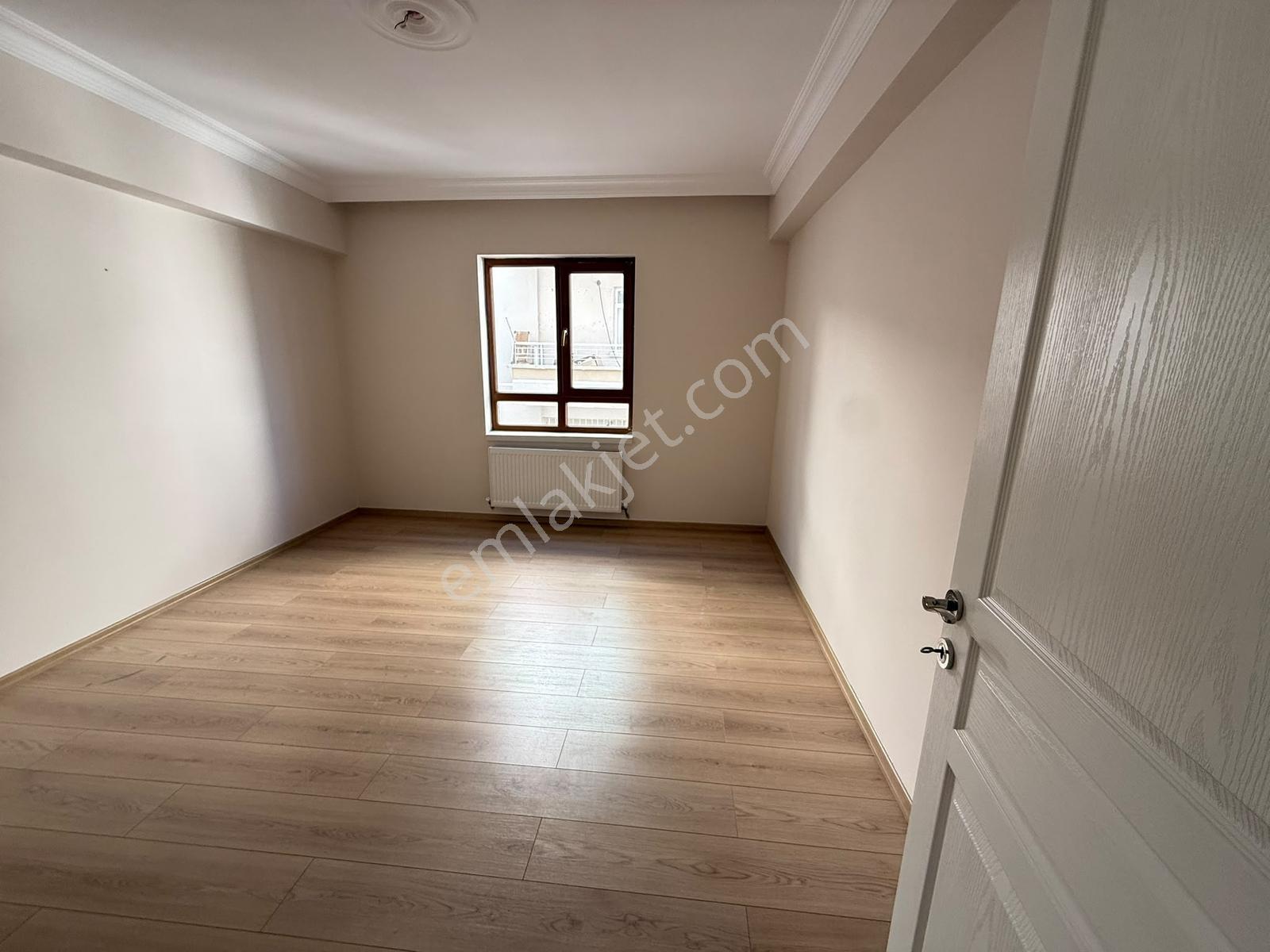 Vatan'dan Bağlarbaşı'nda 1. Kat Ön Cephe 3+1 Bağımsız 150 M2!!!! — fotoğraf 11