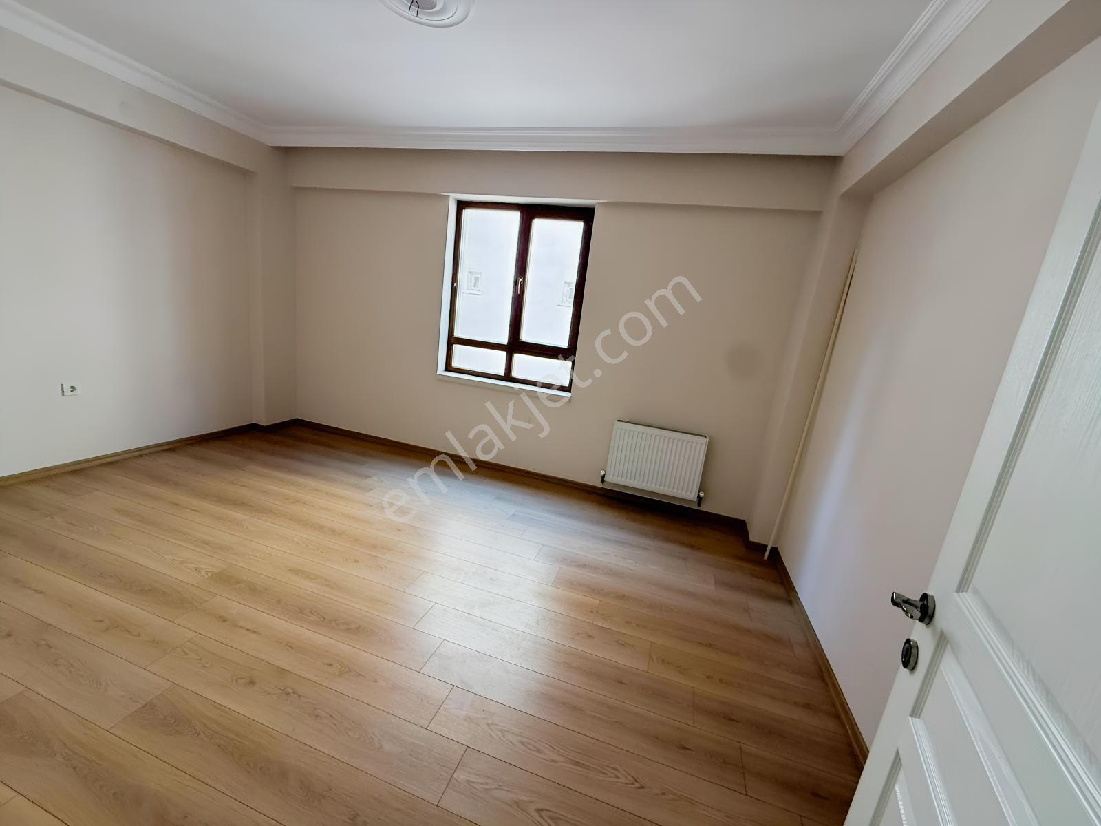 Vatan'dan Bağlarbaşı'nda 1. Kat Ön Cephe 3+1 Bağımsız 150 M2!!!! — fotoğraf 14
