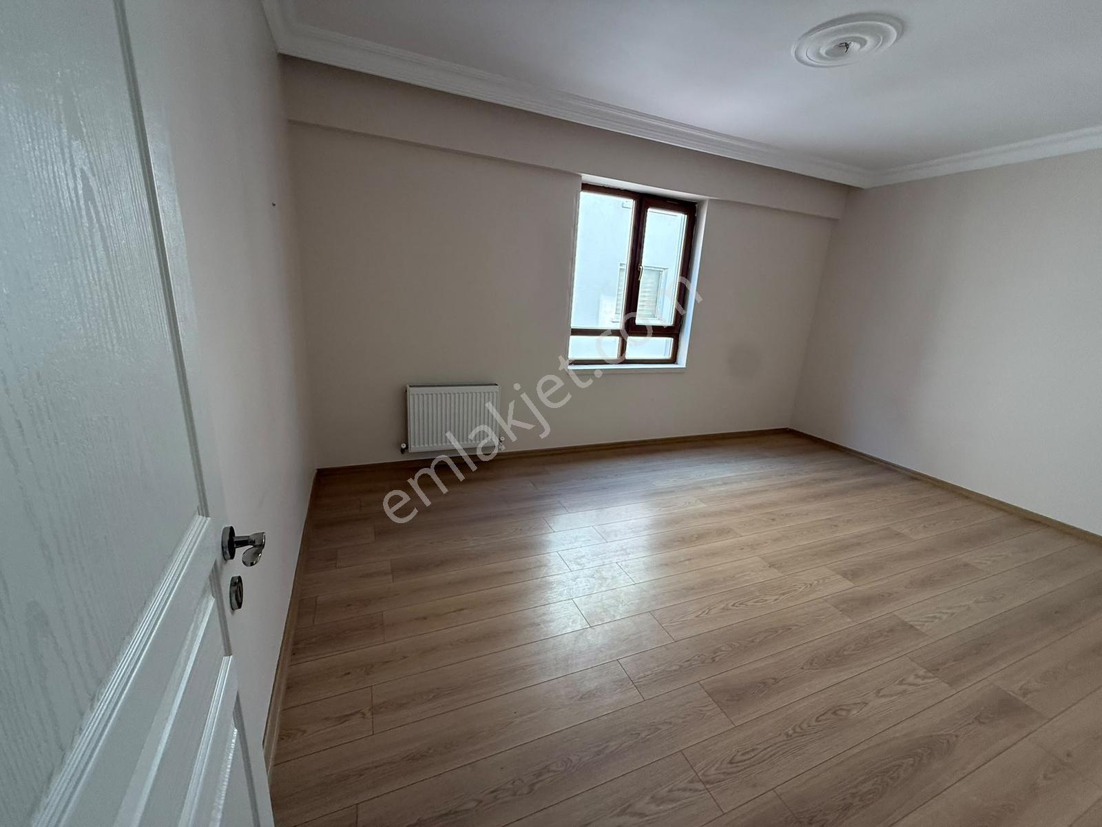 Vatan'dan Bağlarbaşı'nda 1. Kat Ön Cephe 3+1 Bağımsız 150 M2!!!! — fotoğraf 17