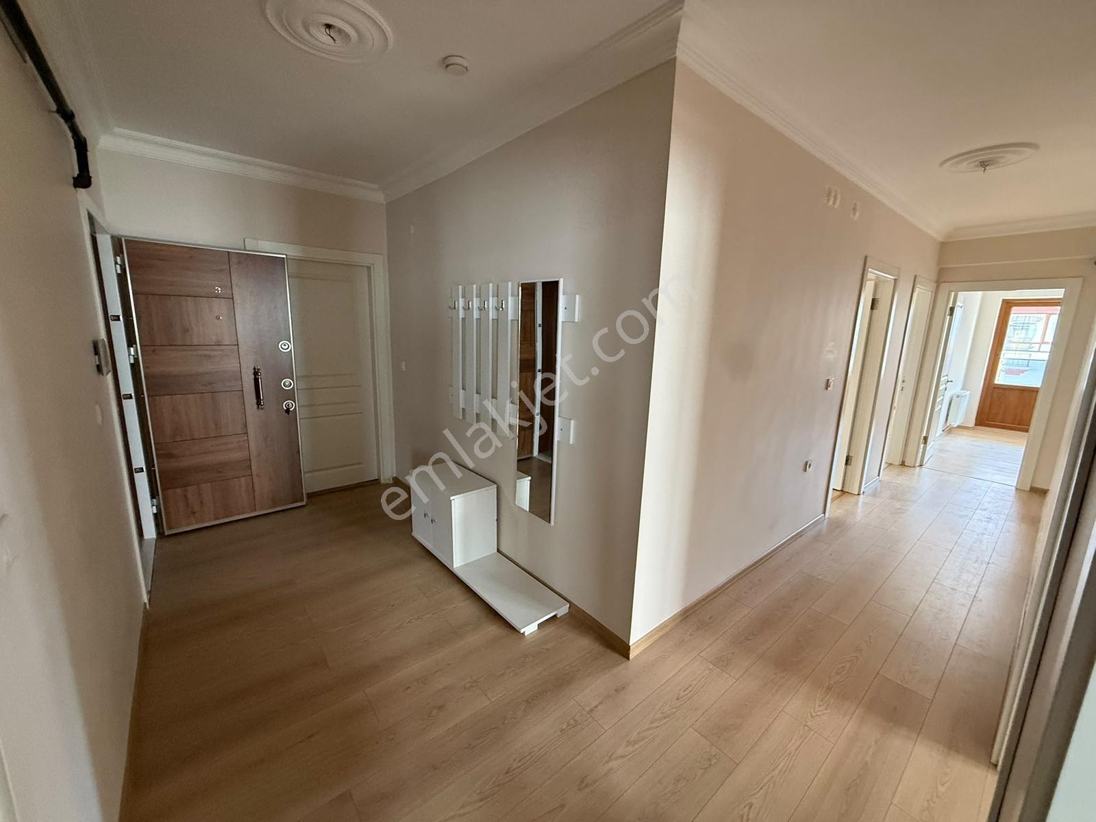 Vatan'dan Bağlarbaşı'nda 1. Kat Ön Cephe 3+1 Bağımsız 150 M2!!!! — fotoğraf 21
