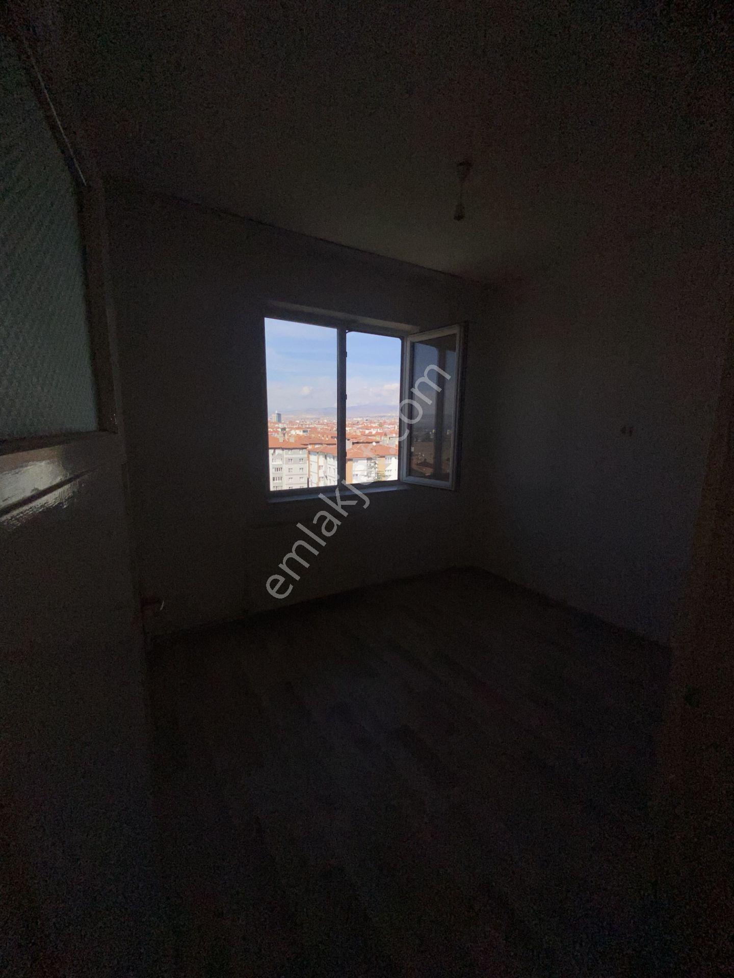 Vera | Tekliflere Açık! Mimarsinan 5. Cadde'de Yeni Boyalı, Temiz 4+1 — fotoğraf 12