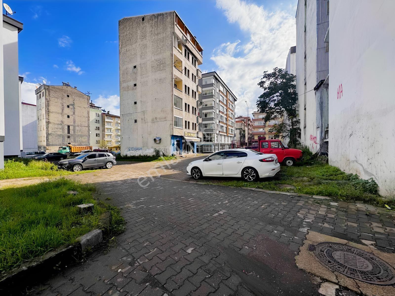 Özgür Emlaktan Merkezi Konumda İki Cephe Arsa — fotoğraf 3
