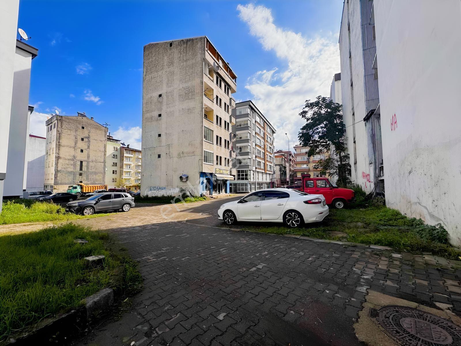 Özgür Emlaktan Merkezi Konumda İki Cephe Arsa — fotoğraf 4