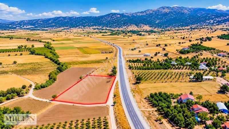 Korkuteli Sülekler Yaylasında Ana Yola Cephe 2.429 M² Satılık!!