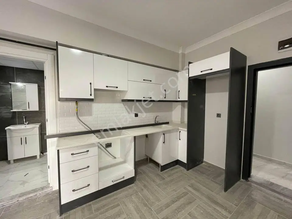 Beylikdüzü Osb Mah Medilife Has Arkasında Amerikan Mutfaklı Otoparklı 1+1 Dairem...