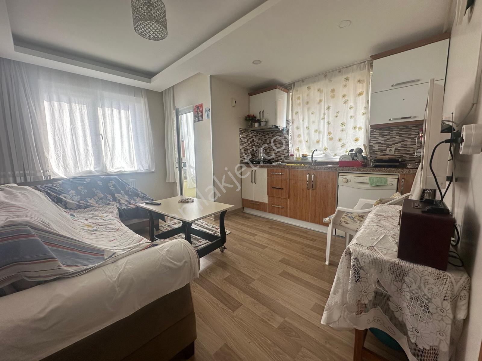 Yıldız Dan Hürriyette Kredili 2+1 Uygun Fiyatlı Ara Kat Acil — fotoğraf 3