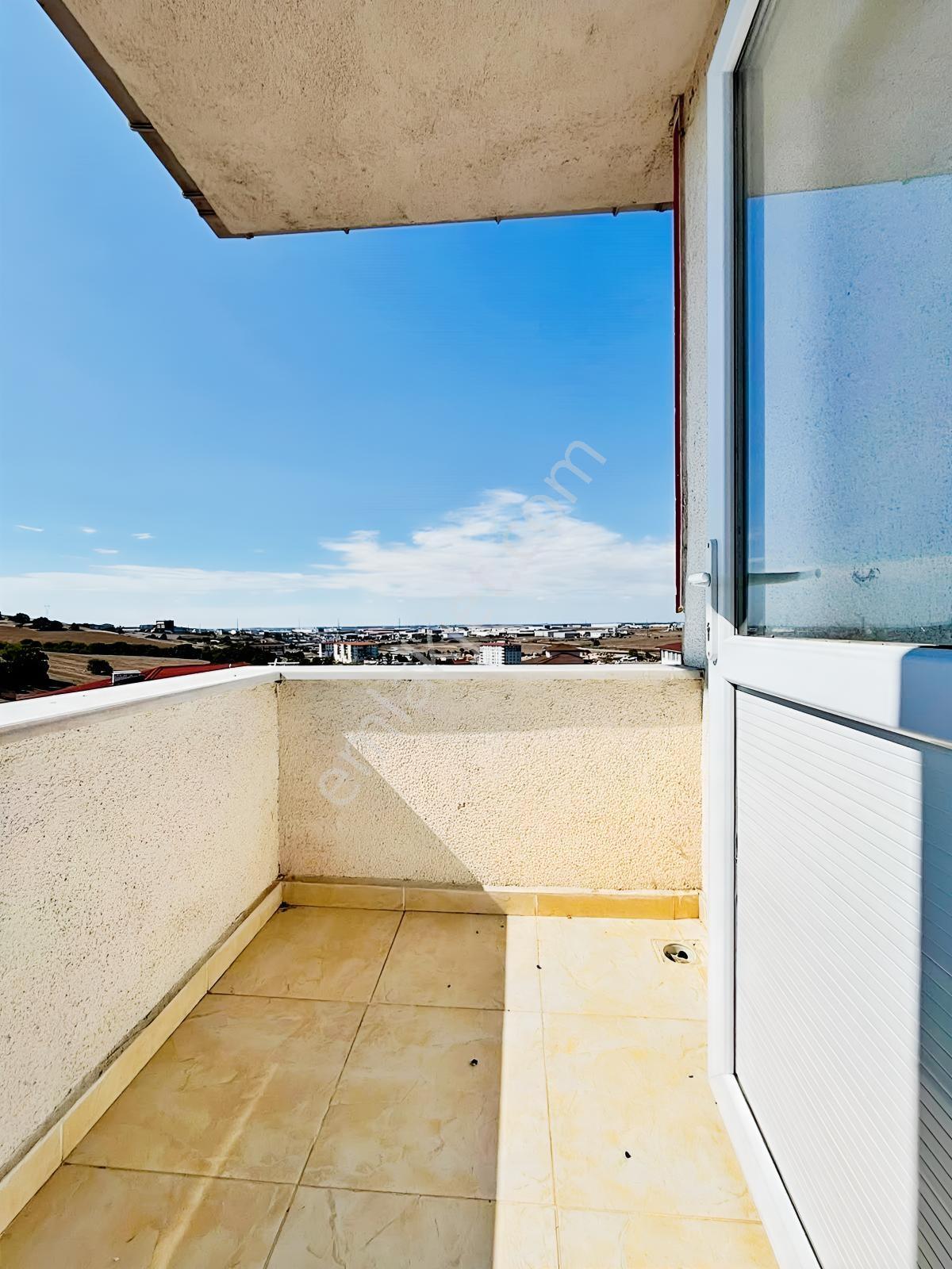 Az-er Yapıdan Cadde Üzeri Acil Satılık 2+1 Ön Cephe Fırsat Daire — fotoğraf 3