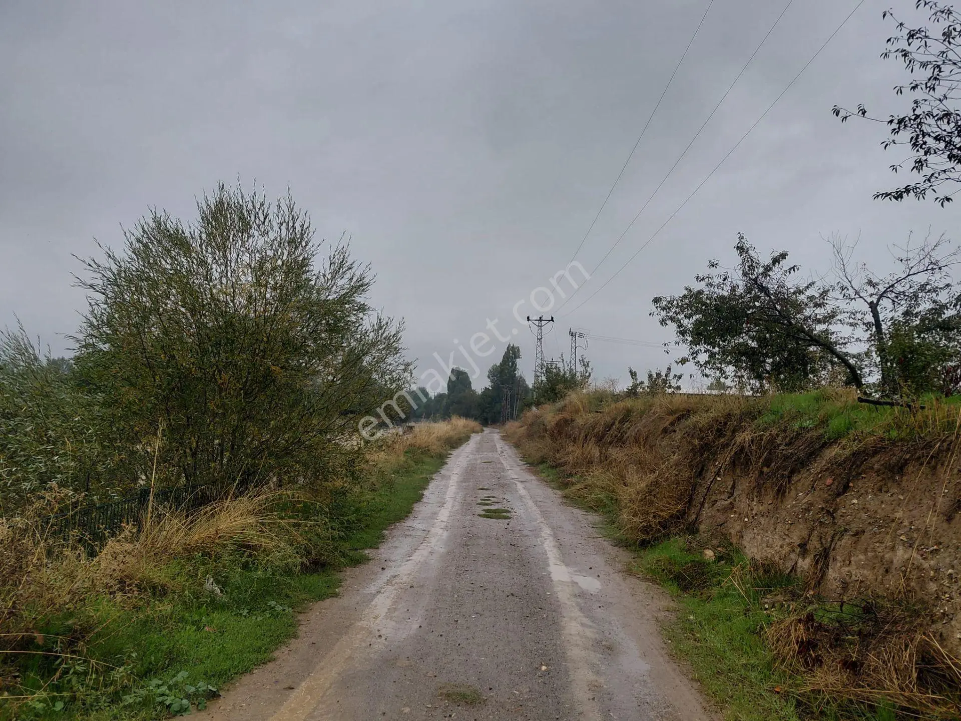 Bizim Emlaktan Akşehir Karahüyük'te 1060 M² Satılık Fırsat Arazi — fotoğraf 4