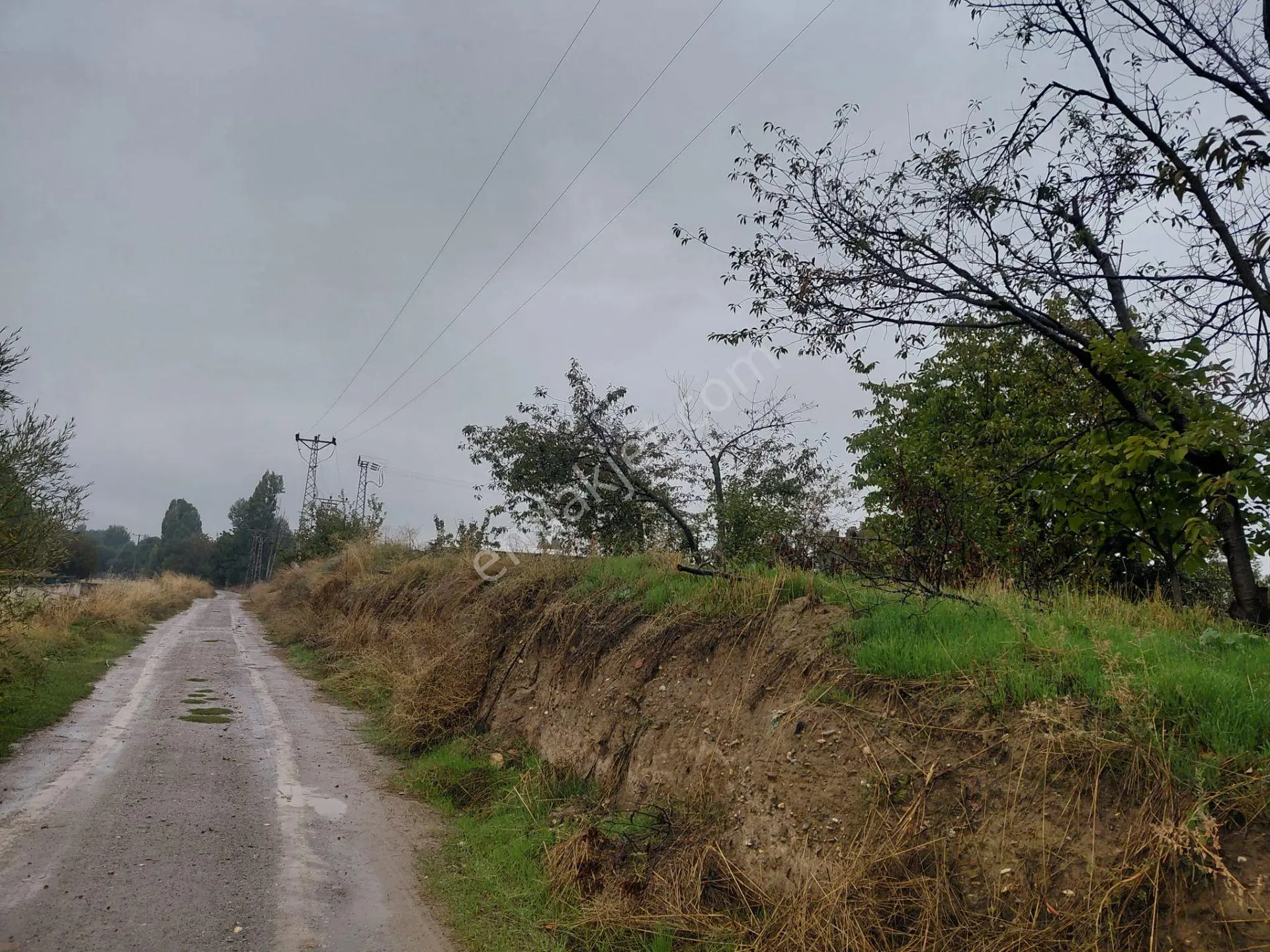Bizim Emlaktan Akşehir Karahüyük'te 1060 M² Satılık Fırsat Arazi — fotoğraf 5