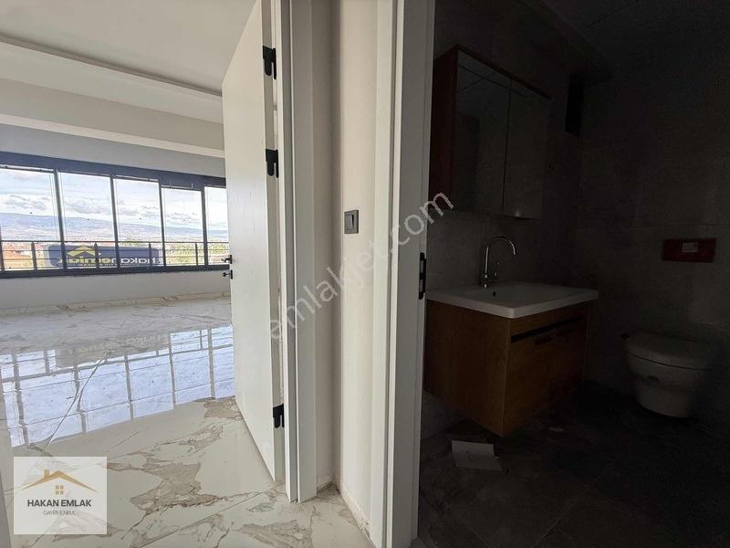 Hakan Emlaktan Kombi + Cam Balkon + Plise Perdeli 2+1 — fotoğraf 3