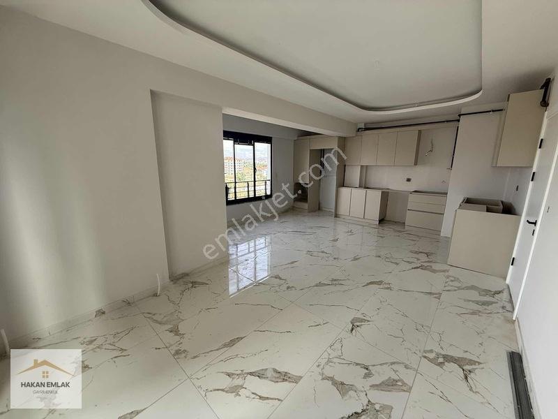 Hakan Emlaktan Kombi + Cam Balkon + Plise Perdeli 2+1 — fotoğraf 4