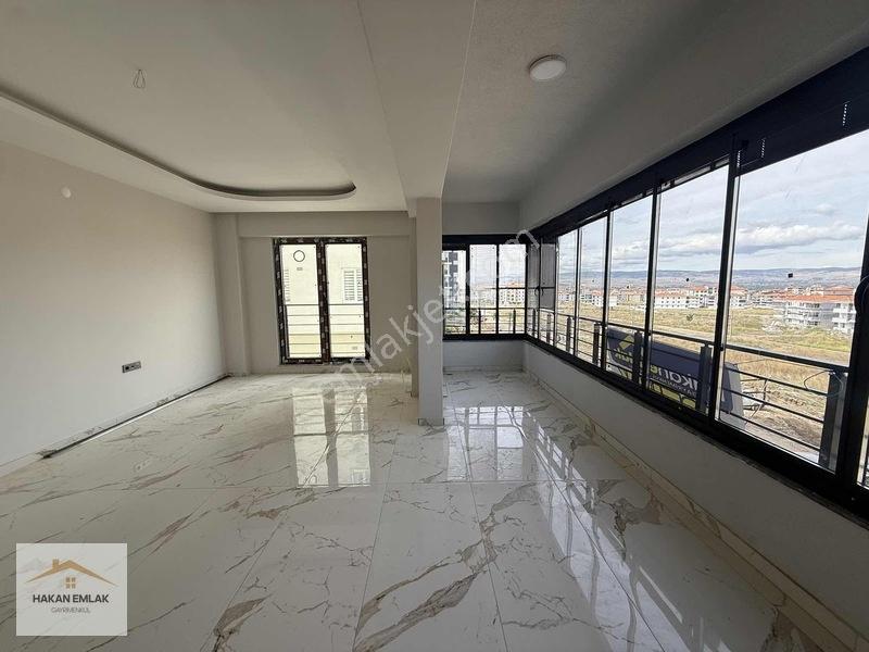 Hakan Emlaktan Kombi + Cam Balkon + Plise Perdeli 2+1 — fotoğraf 8
