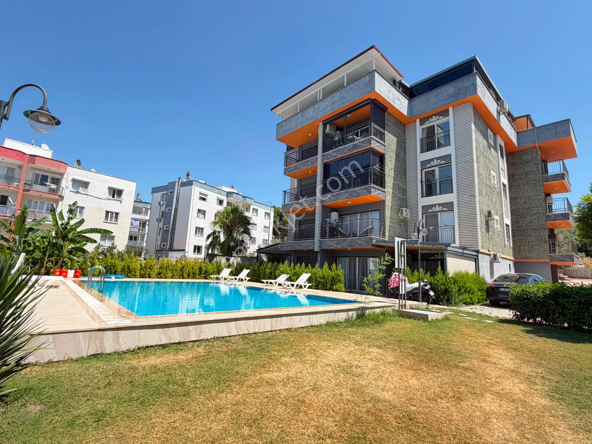 Kuşadası Davutlar Havuzlu Site İçerisinde 1+1 Eşyalı Daire — fotoğraf 2