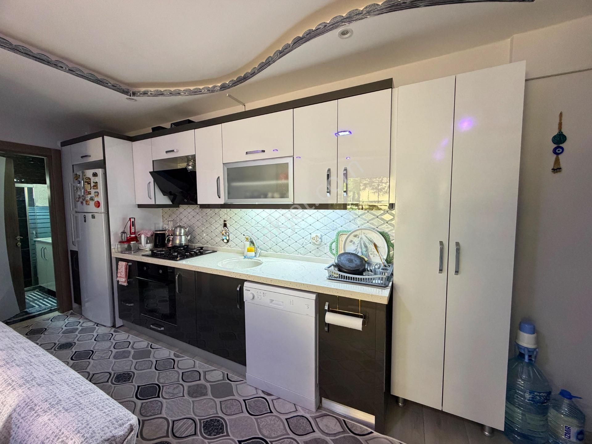 Kuşadası Davutlar Havuzlu Site İçerisinde 1+1 Eşyalı Daire — fotoğraf 12