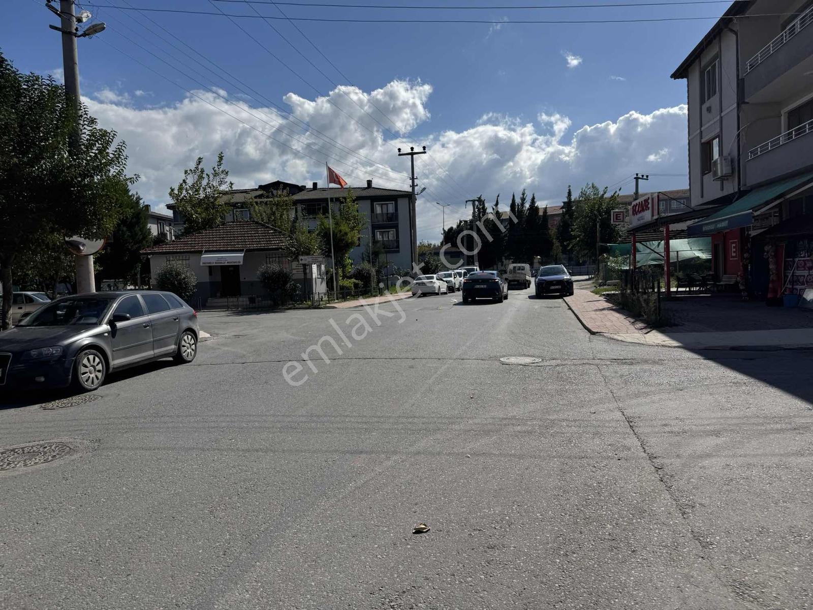 Erenler Hacıoğlu Mahallesinde Merkezi Konumda Satılık 3+1 Daire — fotoğraf 2