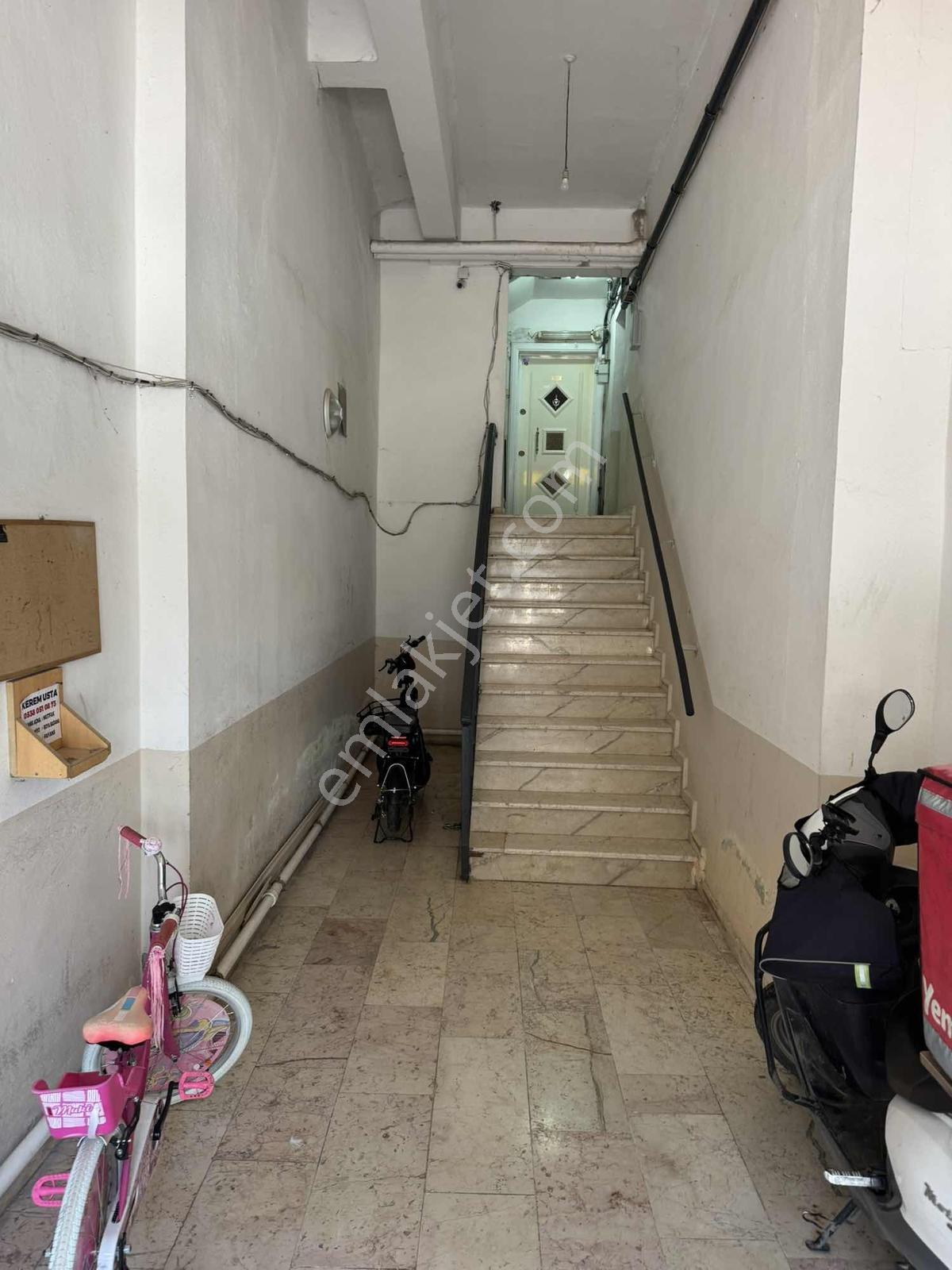 Erenler Hacıoğlu Mahallesinde Merkezi Konumda Satılık 3+1 Daire — fotoğraf 3