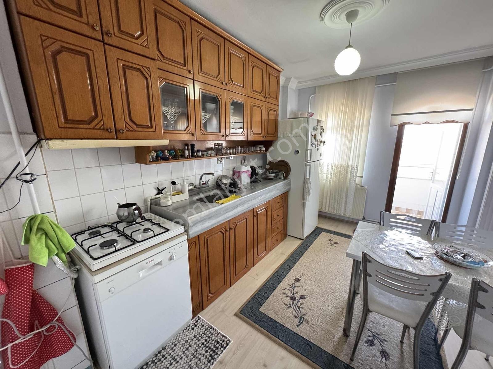 Erenler Hacıoğlu Mahallesinde Merkezi Konumda Satılık 3+1 Daire — fotoğraf 7